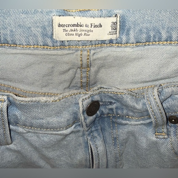 Abercrombie & Fitch Women's Ultra High Rise 90s Straight Anke Jeans - Size 10 - Picture 6 of 7